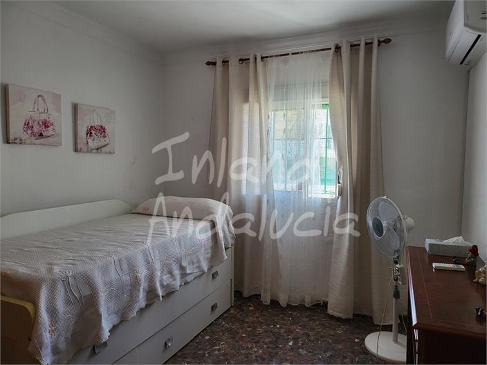 Image No.10-3 Bed Property for sale
