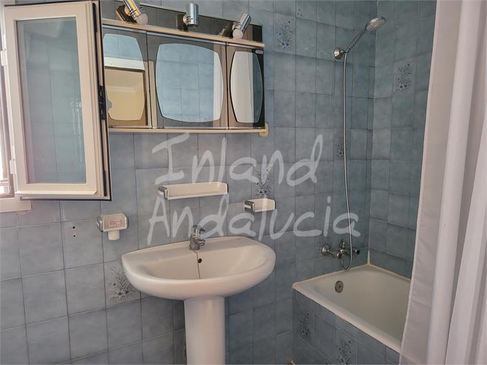 Image No.8-5 Bed House for sale