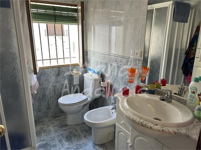 Image No.10-3 Bed House for sale