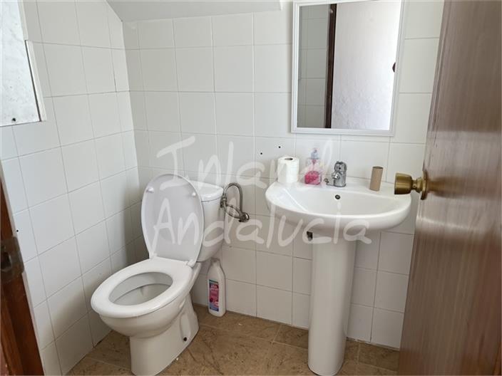 Image No.6-4 Bed House for sale