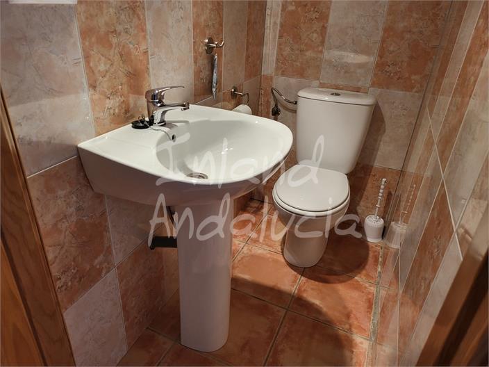 Image No.10-3 Bed House for sale