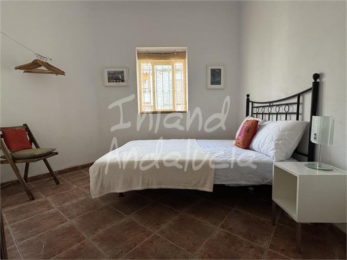 Image No.11-3 Bed House for sale