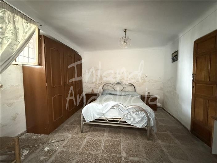 Image No.8-4 Bed House for sale