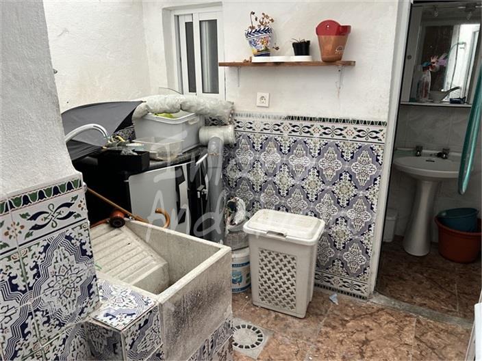 Image No.9-2 Bed House for sale