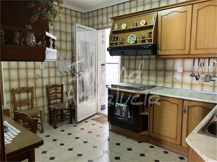 Image No.5-4 Bed Property for sale