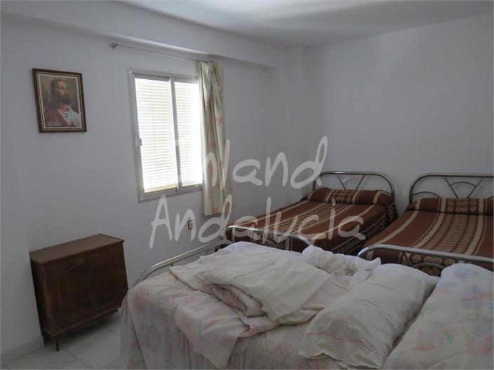 Image No.8-2 Bed House for sale