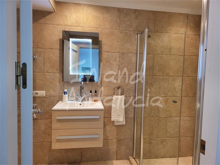 Image No.9-2 Bed House for sale