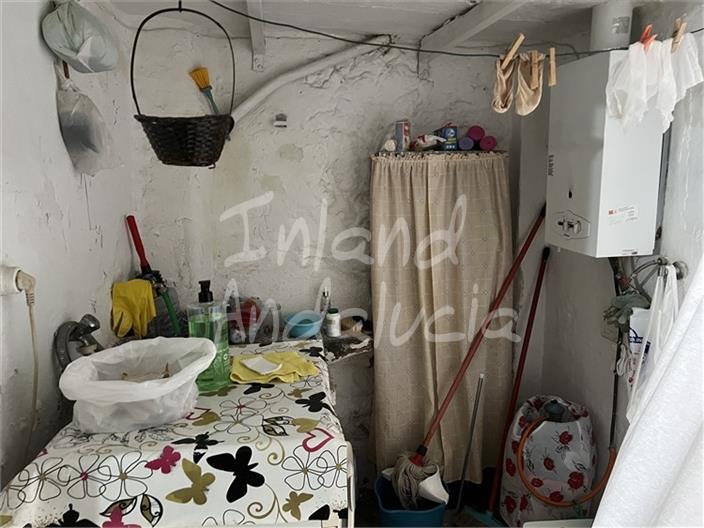 Image No.9-2 Bed House for sale