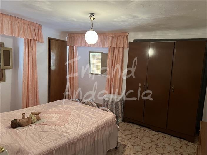 Image No.7-5 Bed House for sale