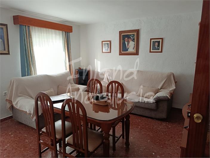 Image No.8-4 Bed House for sale