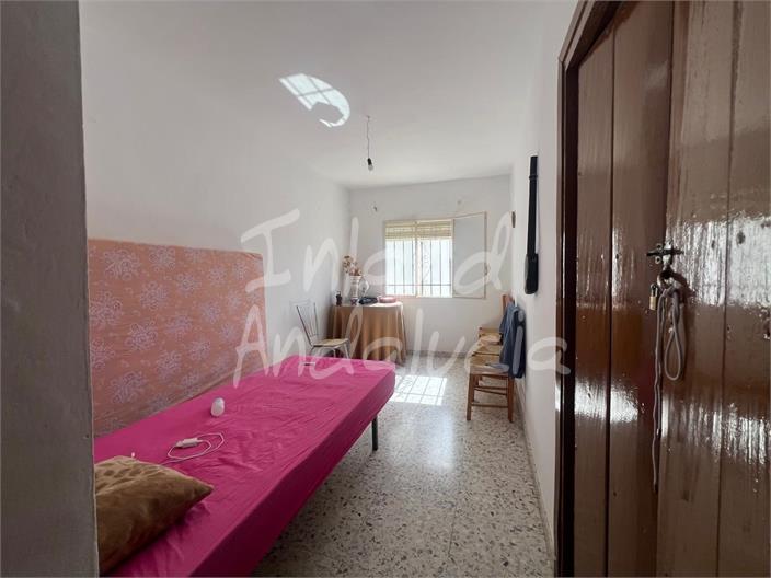 Image No.10-6 Bed House for sale