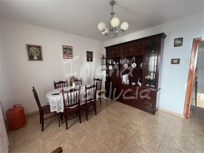 Image No.3-6 Bed House for sale