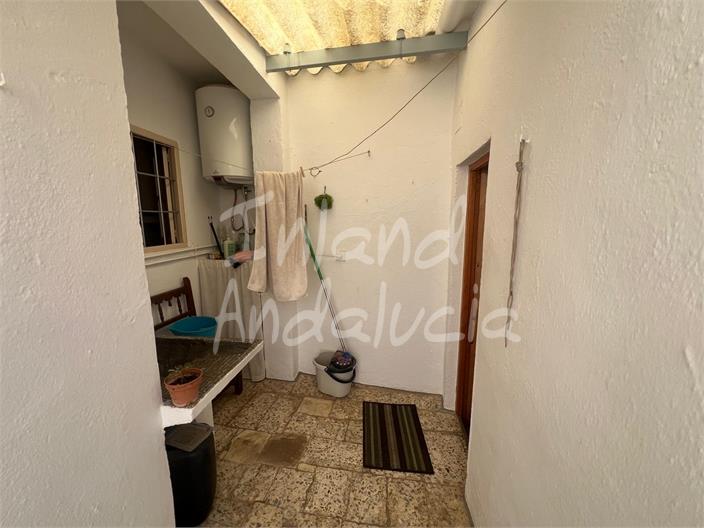 Image No.7-6 Bed House for sale