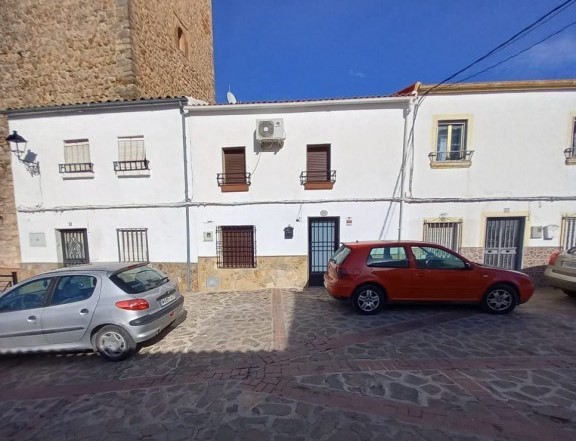 Image No.1-3 Bed Townhouse for sale