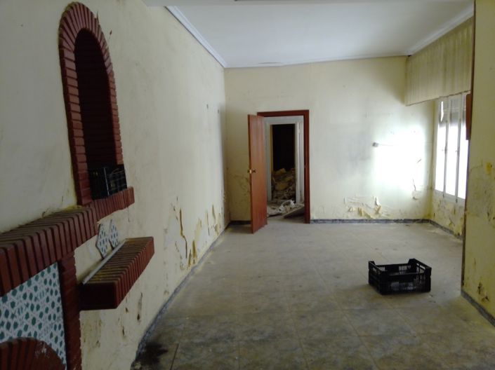 Image No.11-6 Bed Townhouse for sale