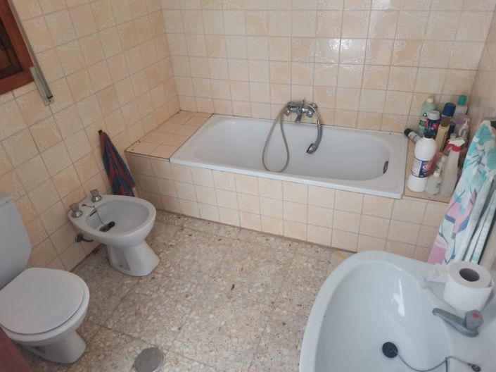 Image No.22-6 Bed Country House for sale