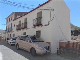 Image No.0-Maison de ville de 4 chambres à vendre à Martos