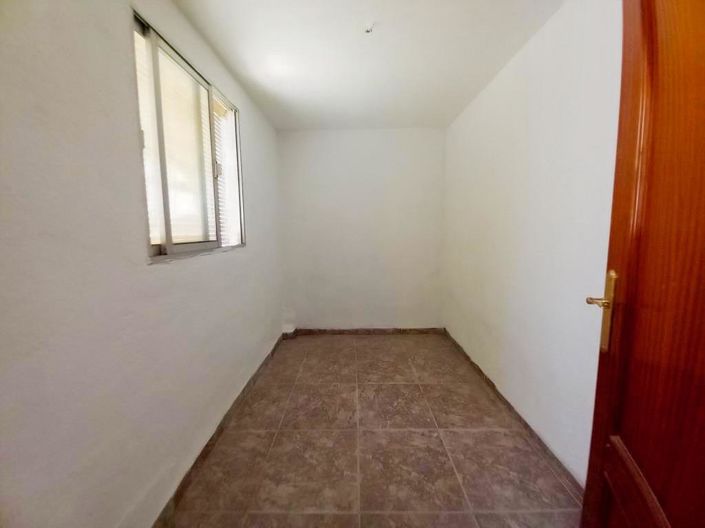 Image No.16-4 Bed Townhouse for sale