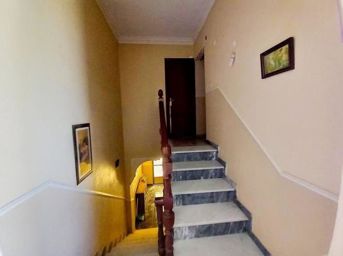 Image No.17-4 Bed Townhouse for sale