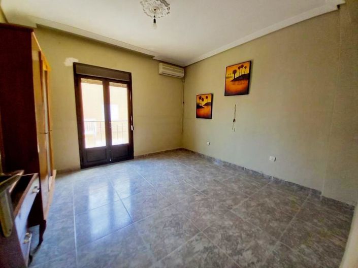 Image No.18-4 Bed Townhouse for sale