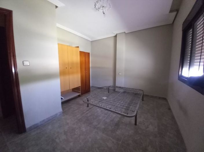 Image No.20-4 Bed Townhouse for sale