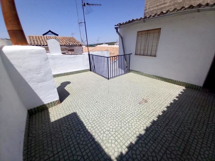 Image No.25-4 Bed Townhouse for sale