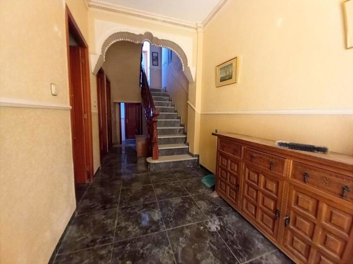 Image No.4-4 Bed Townhouse for sale