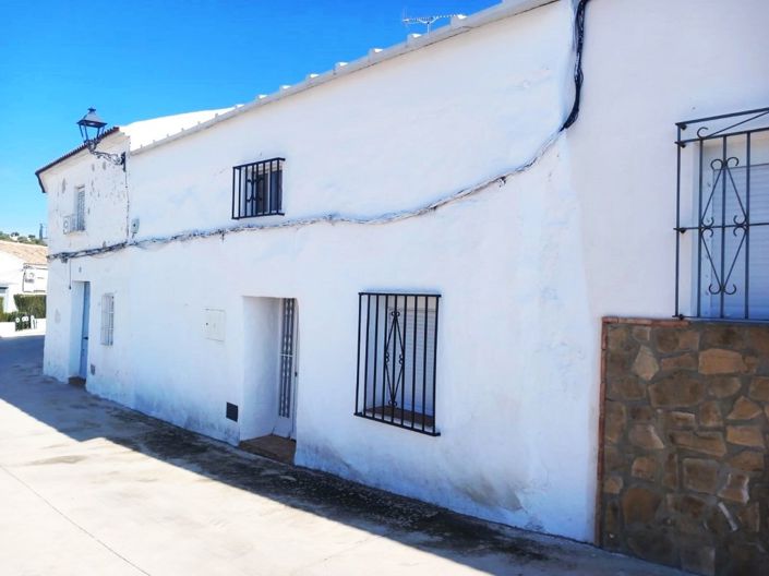 Image No.1-3 Bed Village House for sale
