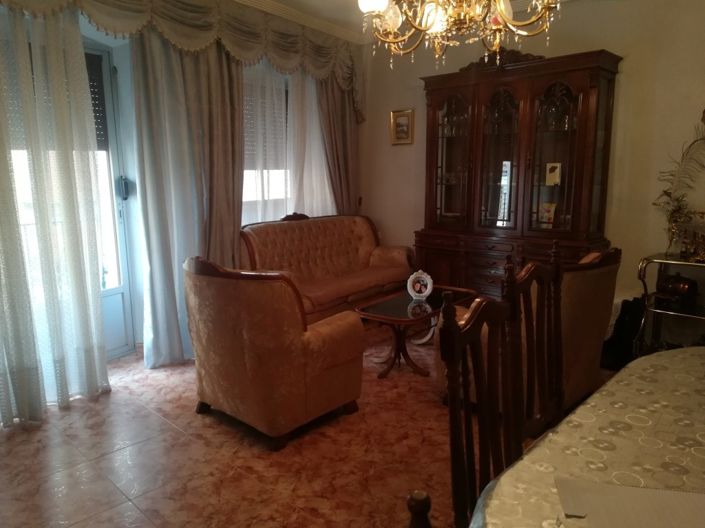 Image No.8-3 Bed Commercial for sale