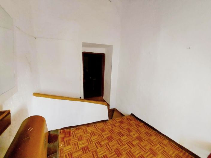 Image No.11-4 Bed Townhouse for sale