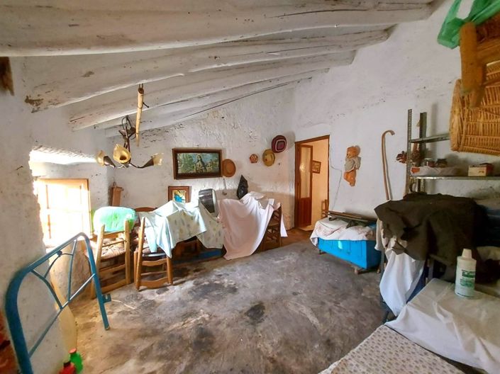 Image No.13-4 Bed Townhouse for sale