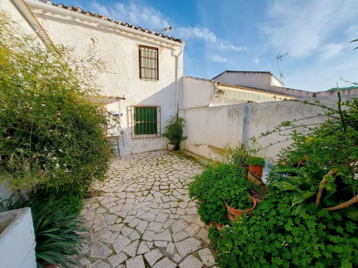 Image No.22-4 Bed Townhouse for sale