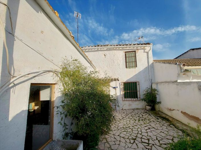 Image No.25-4 Bed Townhouse for sale