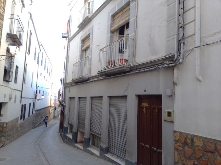 Image No.1-3 Bed Townhouse for sale