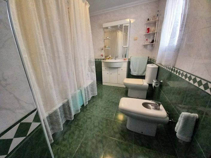 Image No.14-4 Bed Townhouse for sale