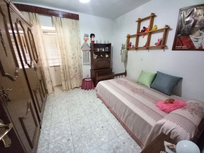 Image No.17-4 Bed Townhouse for sale