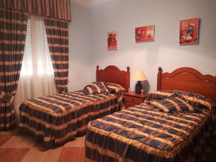 Image No.12-4 Bed Townhouse for sale