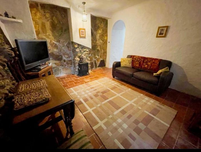 Image No.11-3 Bed Country House for sale