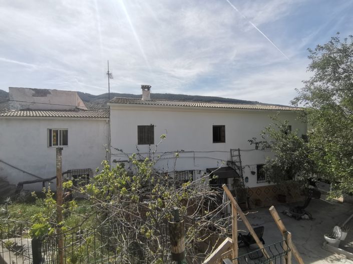 Image No.2-4 Bed Country House for sale