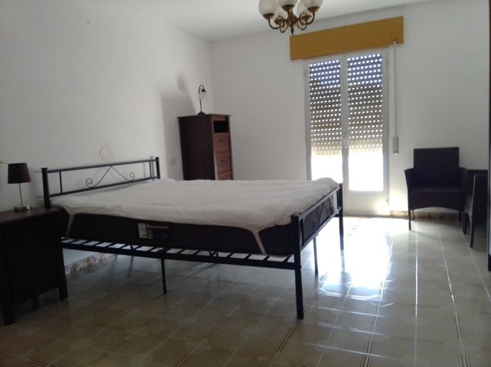 Image No.17-2 Bed Bar for sale