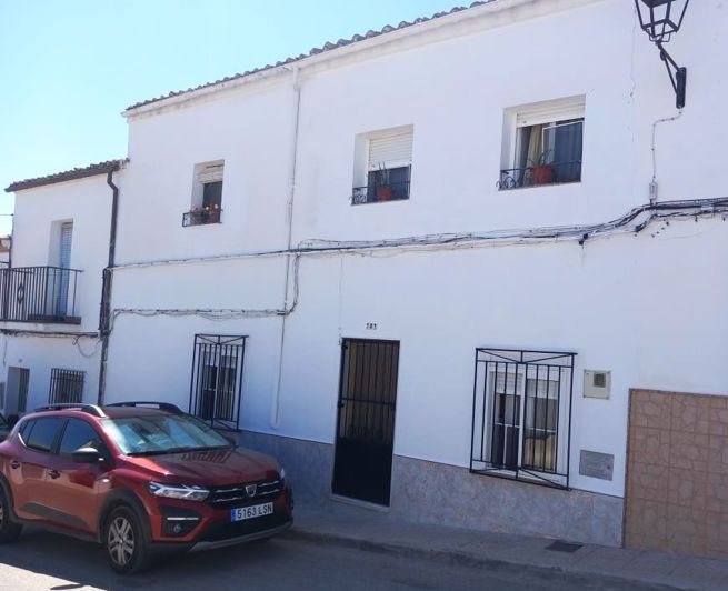 Image No.1-3 Bed Townhouse for sale