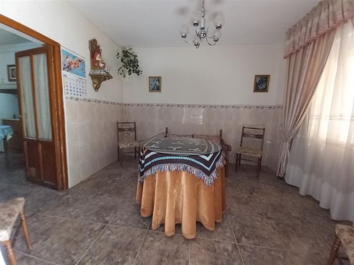 Image No.10-4 Bed Townhouse for sale