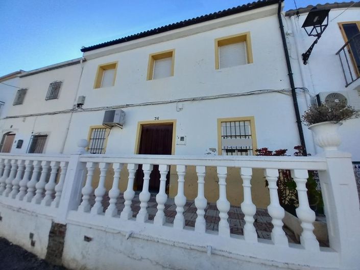 Image No.1-4 Bed Townhouse for sale