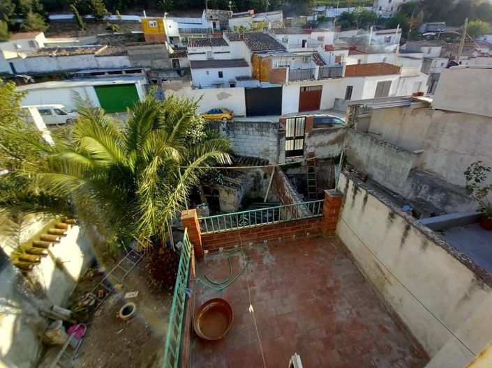 Image No.28-5 Bed Townhouse for sale