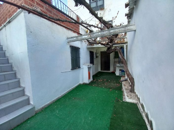 Image No.31-4 Bed Townhouse for sale