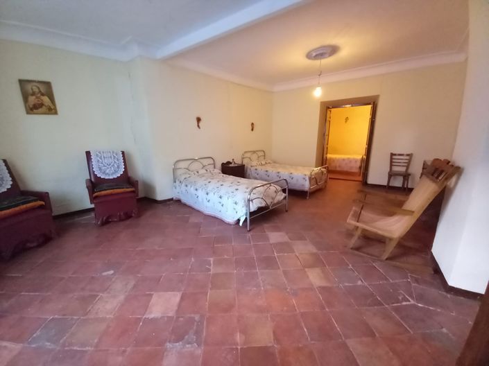 Image No.10-4 Bed Townhouse for sale