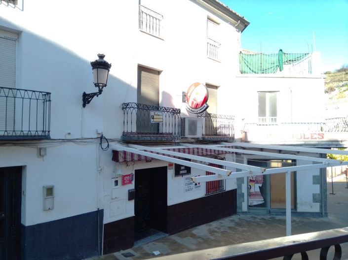 Image No.1-3 Bed Commercial for sale