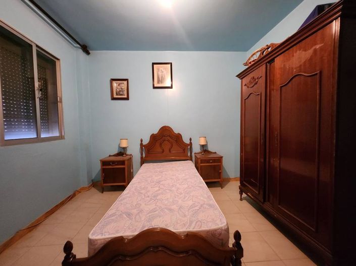 Image No.19-4 Bed Townhouse for sale