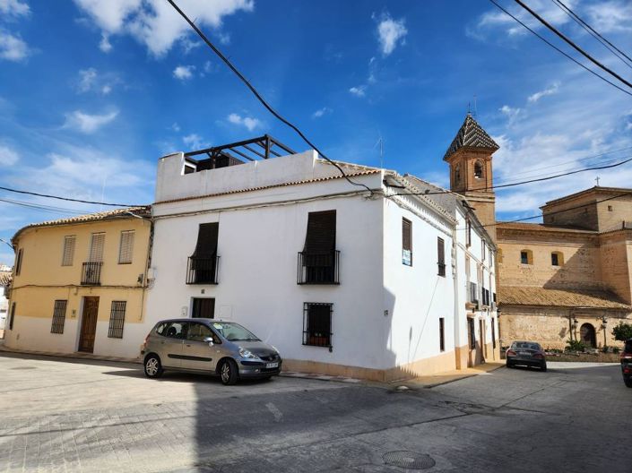 Image No.1-4 Bed Townhouse for sale