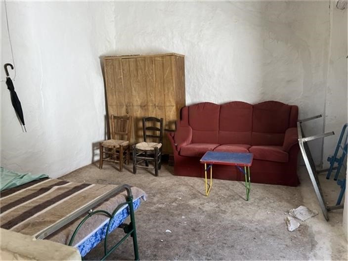 Image No.8-2 Bed Townhouse for sale